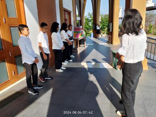 Bertugas sebagai penerima tamu dalam misa di GKRSA, Minggun4 Agustus 2024