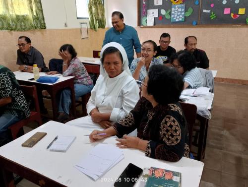 Sabtu, 10 Agustus 2024. Raker dalam perkembangan sekolah bersama nara sumber Bapak Wawan, Dosen UKSW Salatiga, dihadiri oleh guru, karyawan, PP, Satpam,dan para suster, didampingi kepala sekolah, Sr. M. Agnesita, OSF, S.Pd, M.Pd