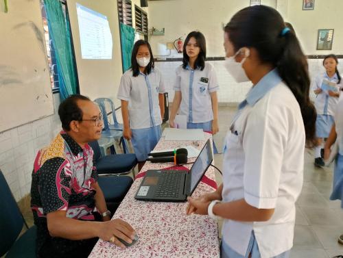 P5. Konsuultasi dengan pembimbing kelas 9 tentang makanan sehat. Selasa, 18 September 2024.