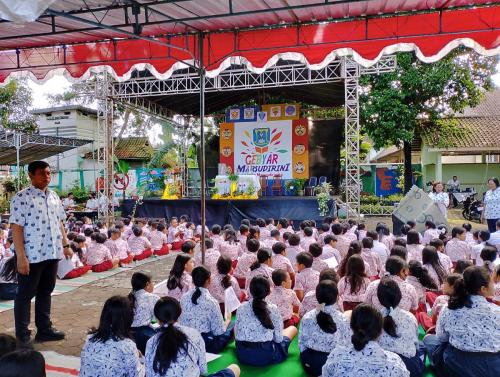 Gebyar Marsudirini- sebelum dilakukan, ada misa bersama dengan sekolah-sekolah katolik yayasan perwakilan Salatiga, TK, SD, dan SMP