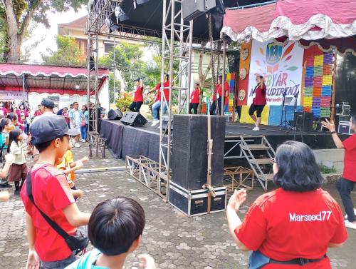 Gebyar Marsudirini-Pentas seni, oelh para komite da ortu siswa.