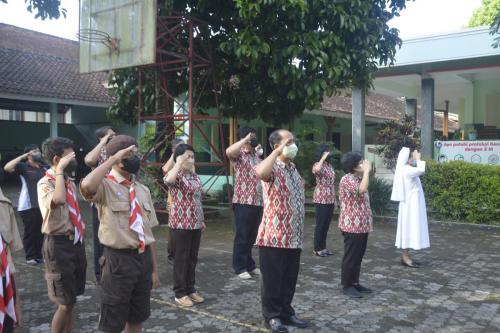 Hormat bendera merah putih