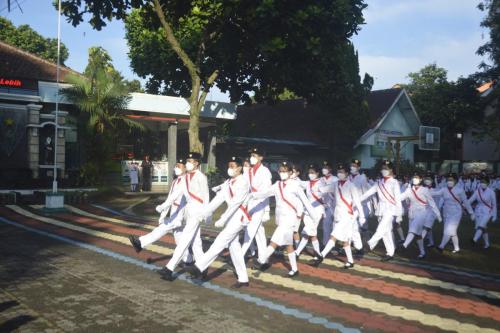 Paskibra petugas Stella