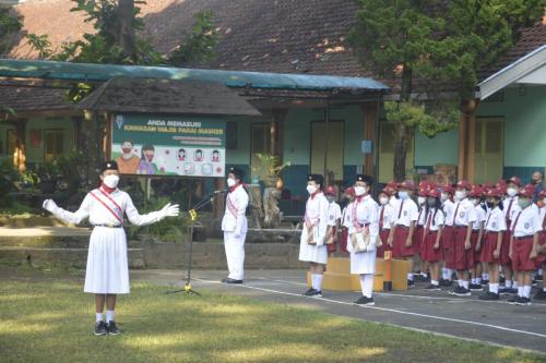 Petugas KOOR dari SD mars 77