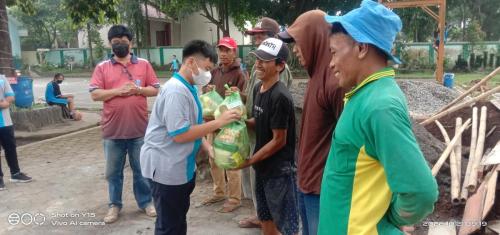 HPS-untuk-Tukang-SMP-Stella-yang-membangun-pagar