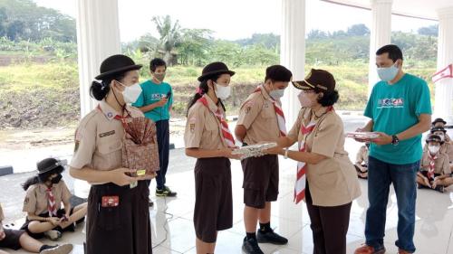 Pemberian hadiah pemenang wide game